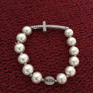 FAITH CROSS PEARL BRACELET 🌊